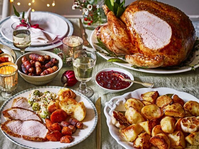 5 Creative Christmas Dinner Ideas for a Large Group